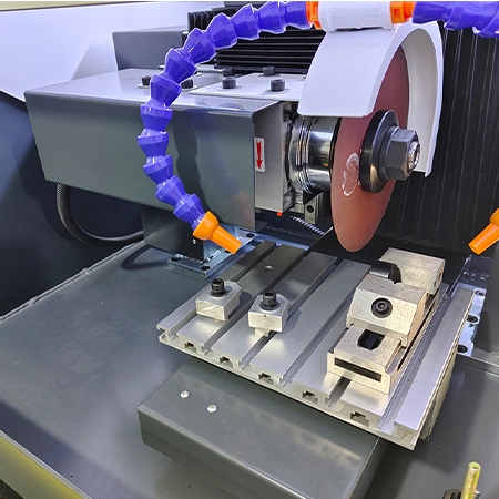 ZQ-50DWE智能自动精密切割机 - 立地高速,彩色触摸屏控制,微小件精密切割